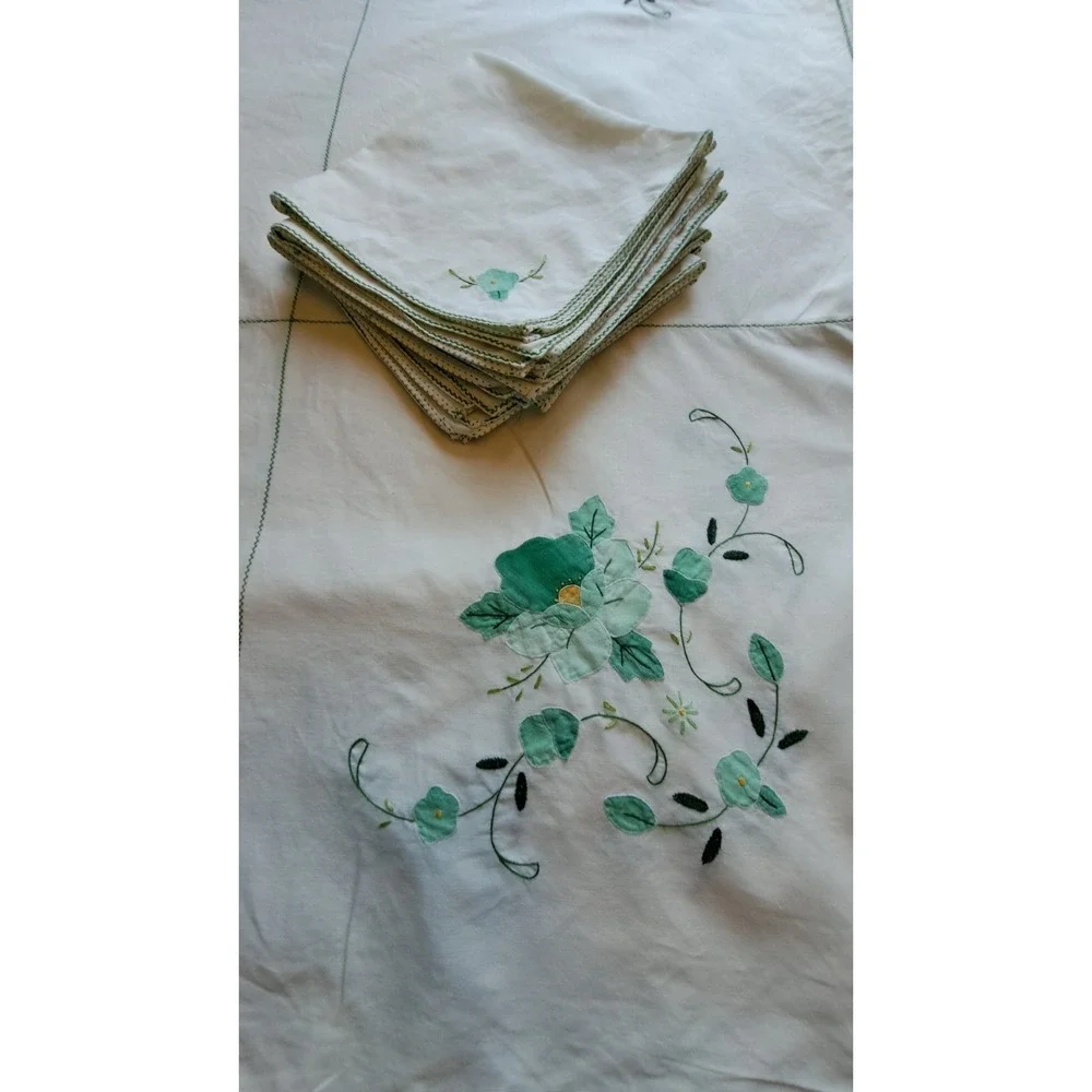VTG Cotton White Applique-Embroidered Tablecloth 100 X 66 Inches And 10 Napkins